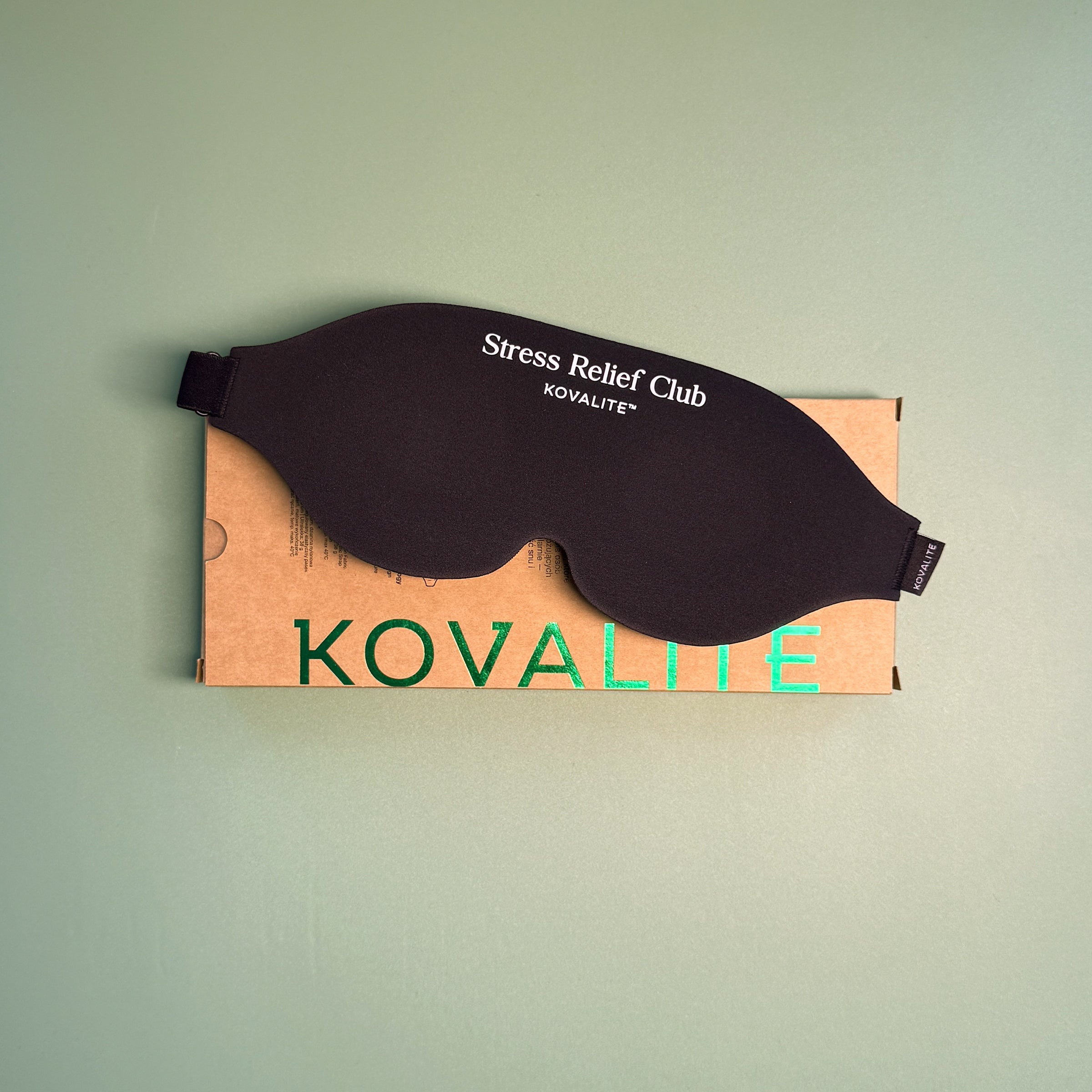 Czarna maska na oczy Stress Relief Club Kovalite na opakowaniu